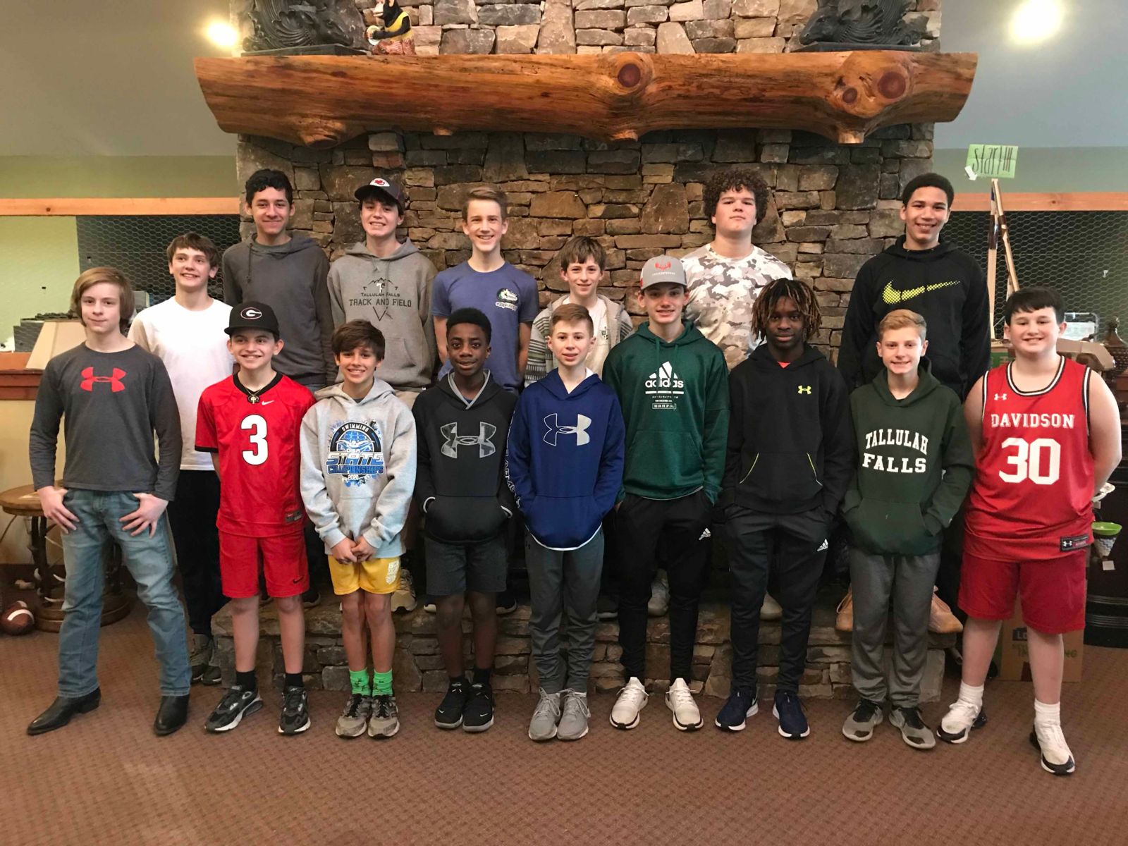 middle-school-boys-basketball-team-digs-in-to-celebrate-season
